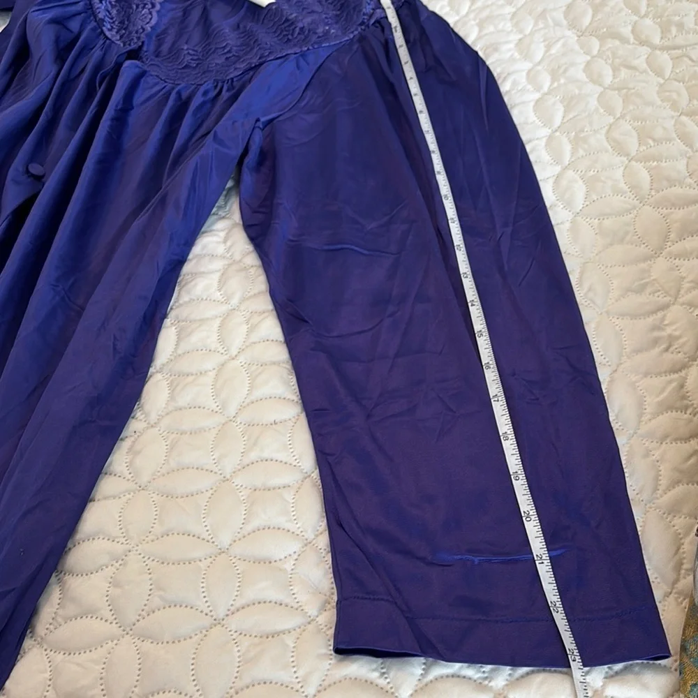 Vanity Fair Vintage Purple Lace-Trimmed Nightgown Robe Size Medium